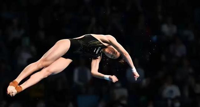 岁背负重压, alt 岁背负重压, alt