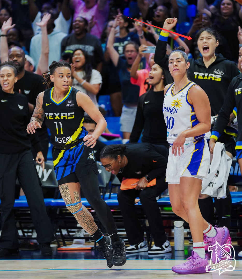 月汝在场下, 为队友怒吼, 她还是在努 月汝在场下, 为队友怒吼, 她还是在努